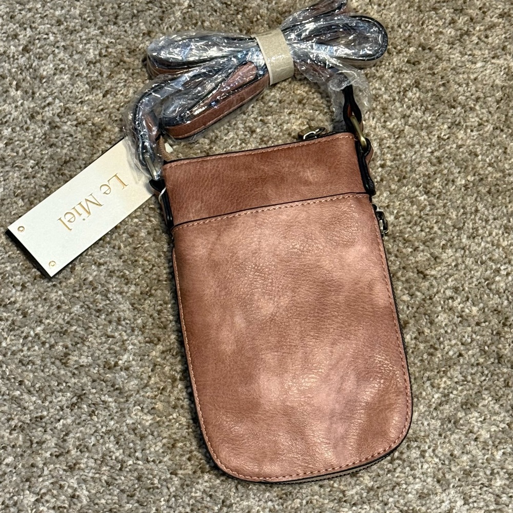 Le Miel Brown Vegan Leather Crossbody Expanding Wallet Purse NWT